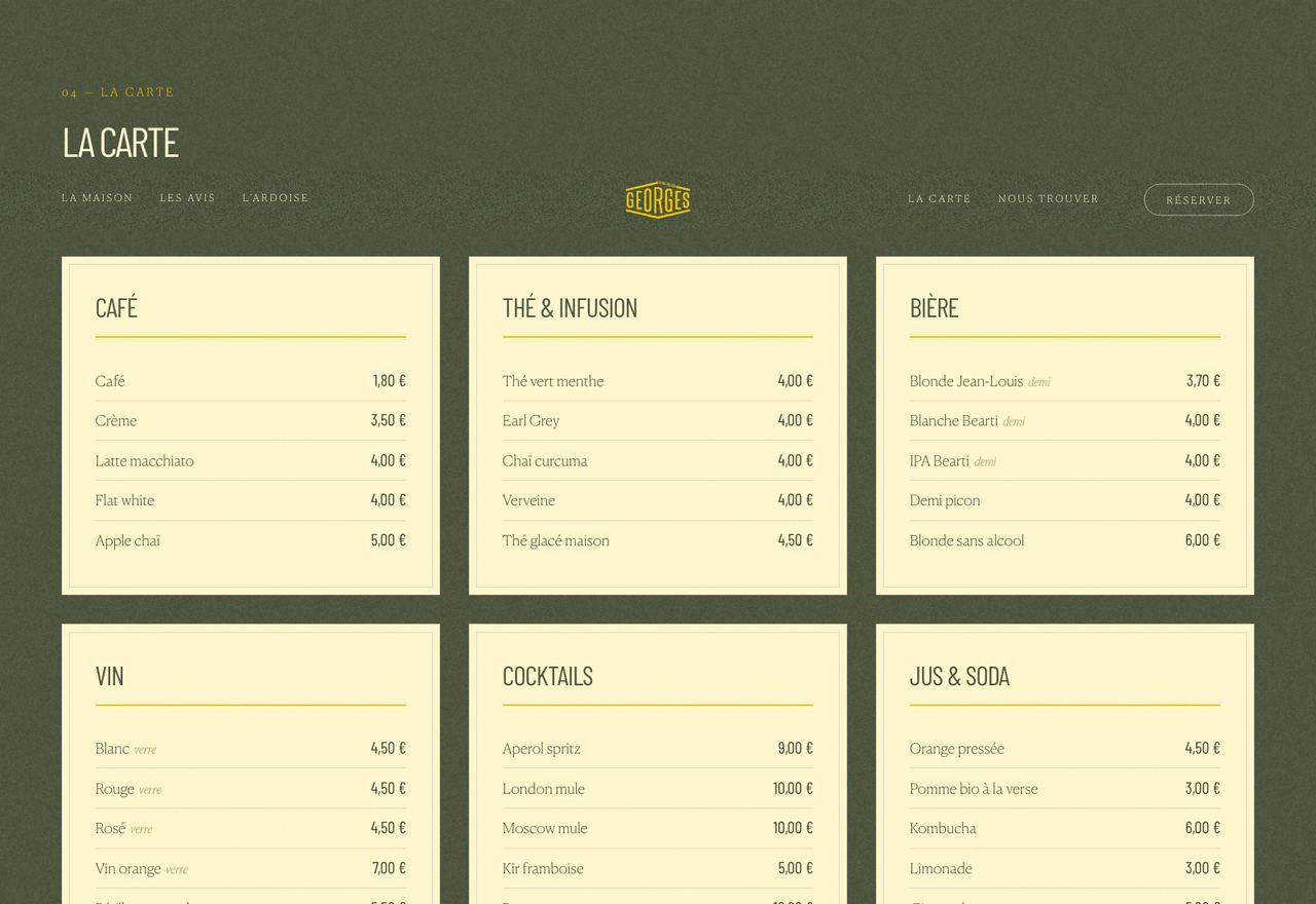 Section « La carte » du site : six colonnes de boissons et leurs prix sur fond vert olive.